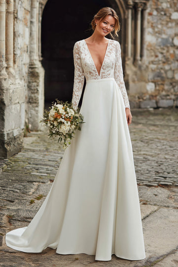 Ivory Beach Deep V-Neck Une Robe de Mariée Trapèze avec Dentelle